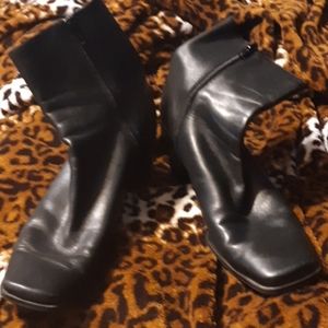 Nine West Womens low cut boots